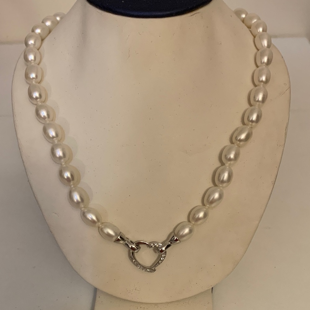 Elegant Pearl Necklace with Silver Heart Clasp